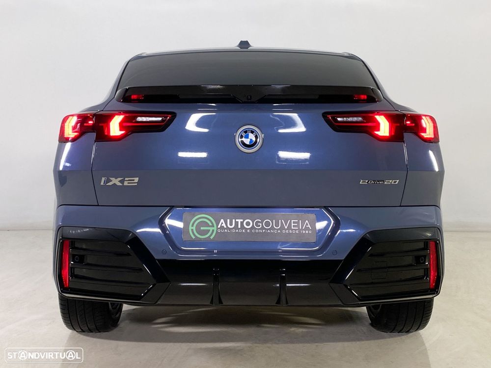 BMW iX2 eDrive20 Pack Desportivo M - 6
