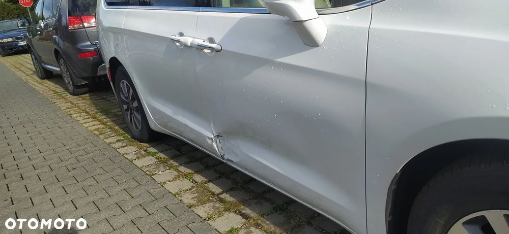 Chrysler Pacifica - 28