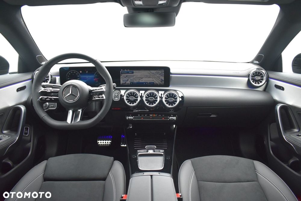 Mercedes-Benz CLA 200 7G-DCT - 7