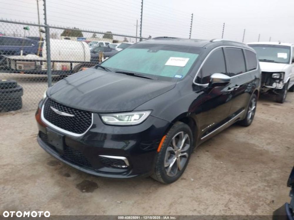 Chrysler Pacifica - 2