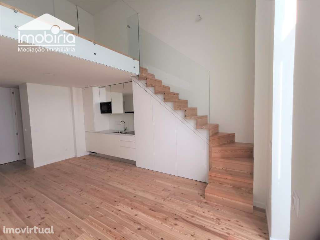 Apartamento T1 Mezanino Arrendamento Aveiro > Glória e Vera Cruz - Grande imagem: 2/9