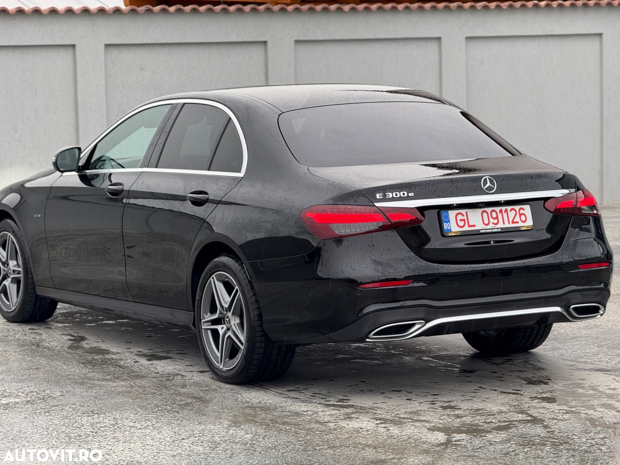 Mercedes-Benz E 300 4Matic 9G-TRONIC AMG Line - 12