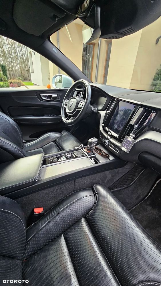 Volvo XC 60 D4 AWD R-Design - 11