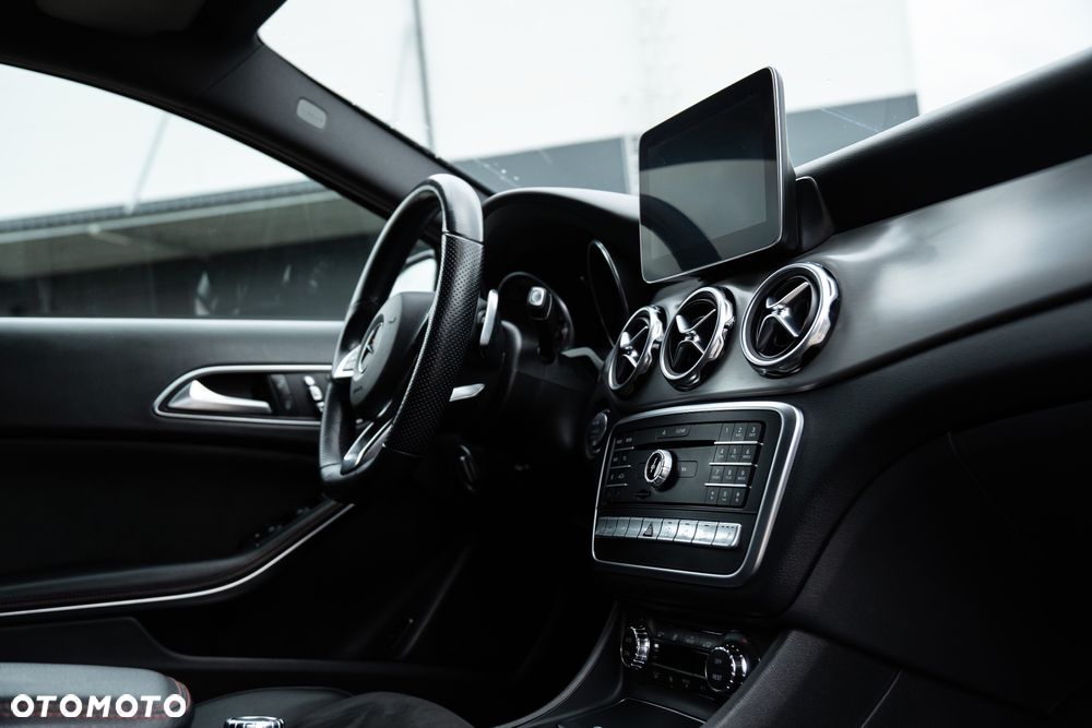 Mercedes-Benz GLA 220 4-Matic AMG Line - 11