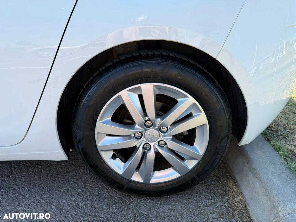 Peugeot 308 1.2 L PureTech Turbo Active - 10
