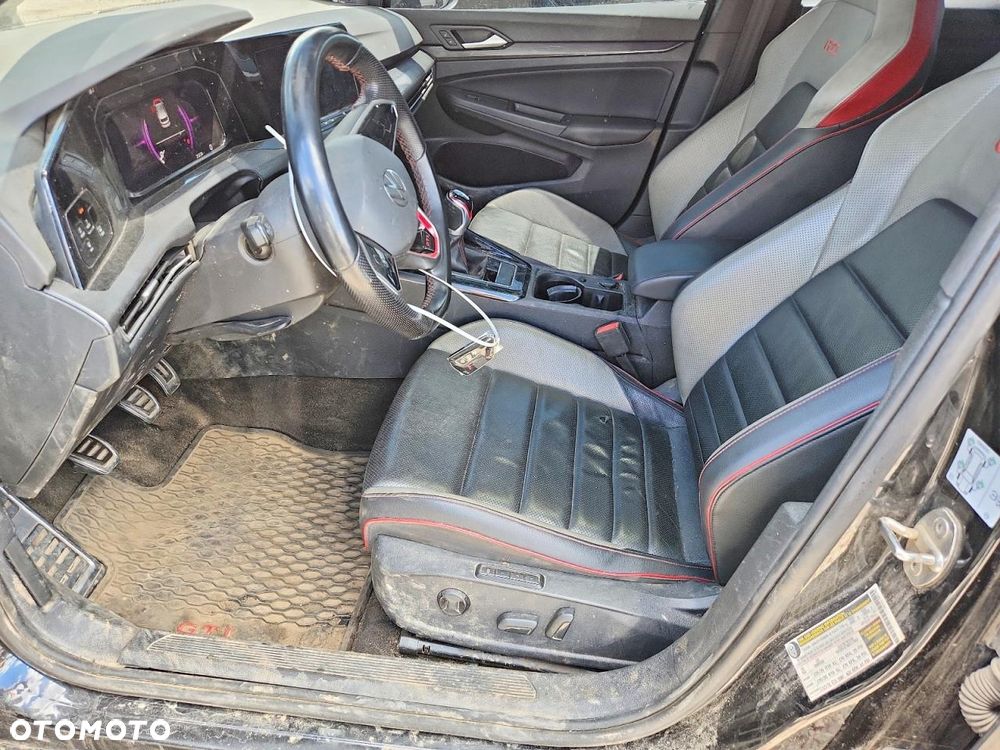 Volkswagen Golf - 8