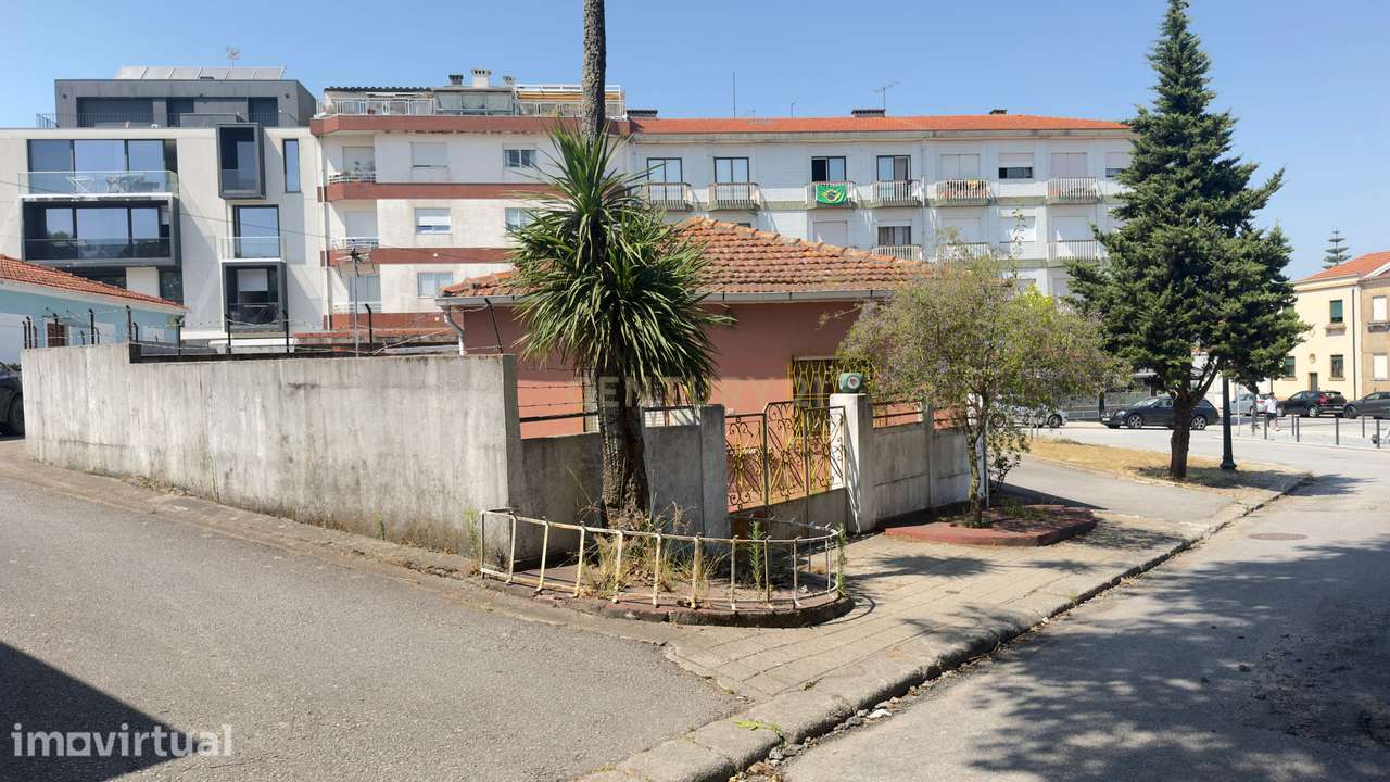 Moradia T3 Térrea para Remodelação | Excelente Oportunidade de Investi - Grande imagem: 2/35