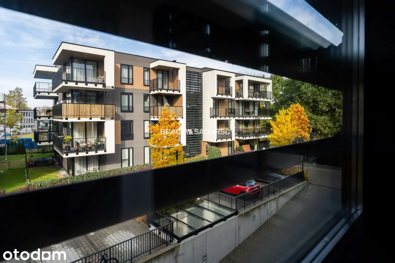 Nowoczesny jasny apartament w otoczeniu zieleni