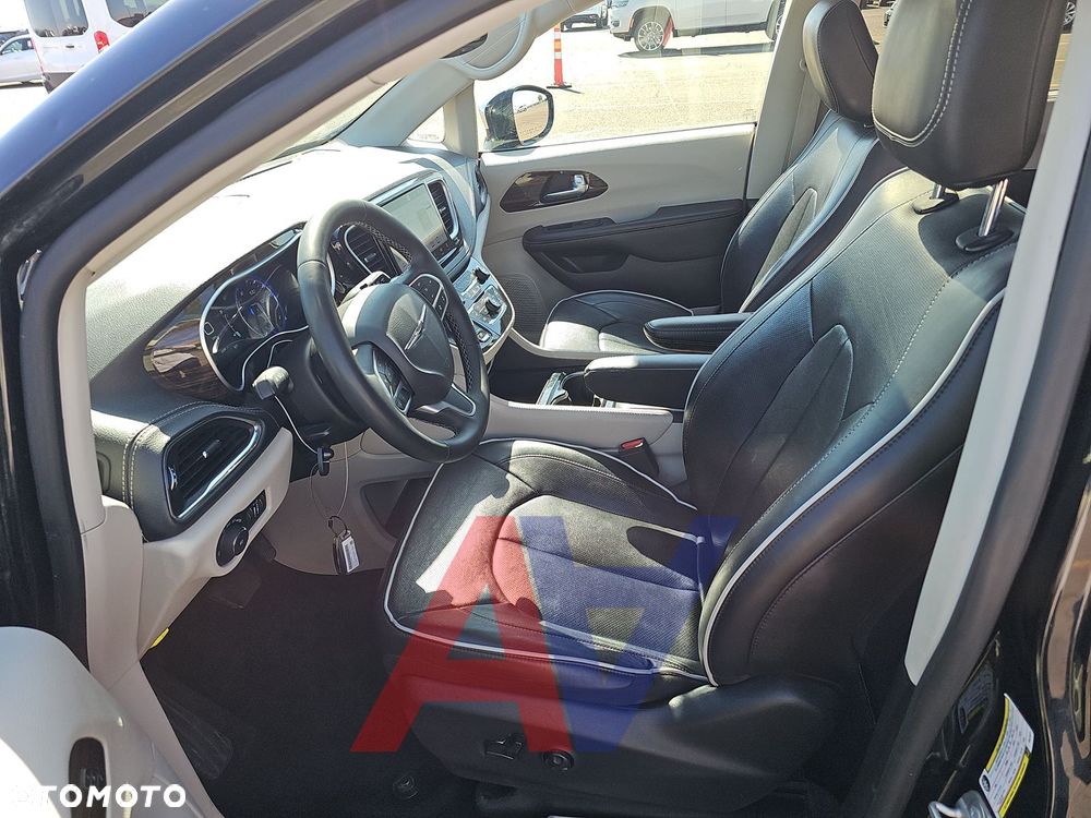 Chrysler Pacifica - 7