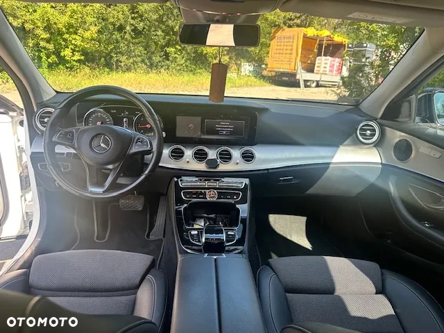 Mercedes-Benz Klasa E 220 d 4-Matic 9G-TRONIC - 11