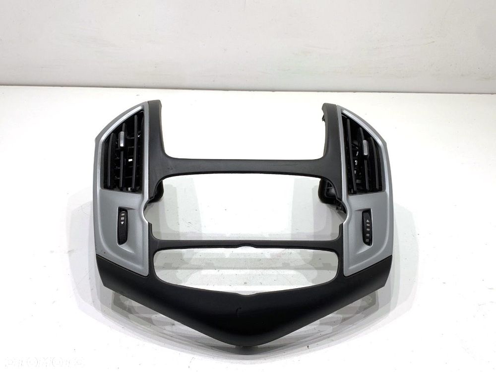 KRATKA NAWIEWU PRZÓD ŚRODKOWA  CHEVROLET CRUZE (J300) 2009 - 2022 1.6 91 kW [124 KM] benzyna 2009 - 1