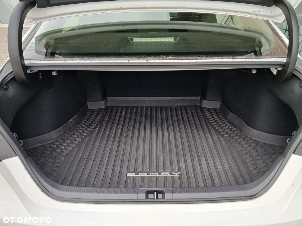 Toyota Camry 2.5 Hybrid Comfort CVT - 35