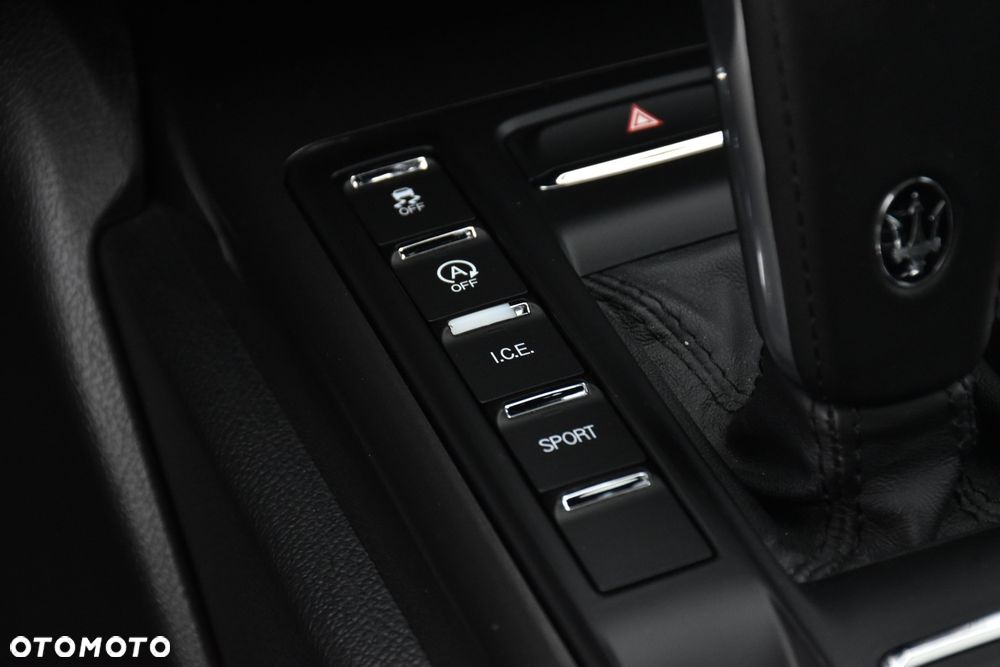 Maserati Ghibli S - 31