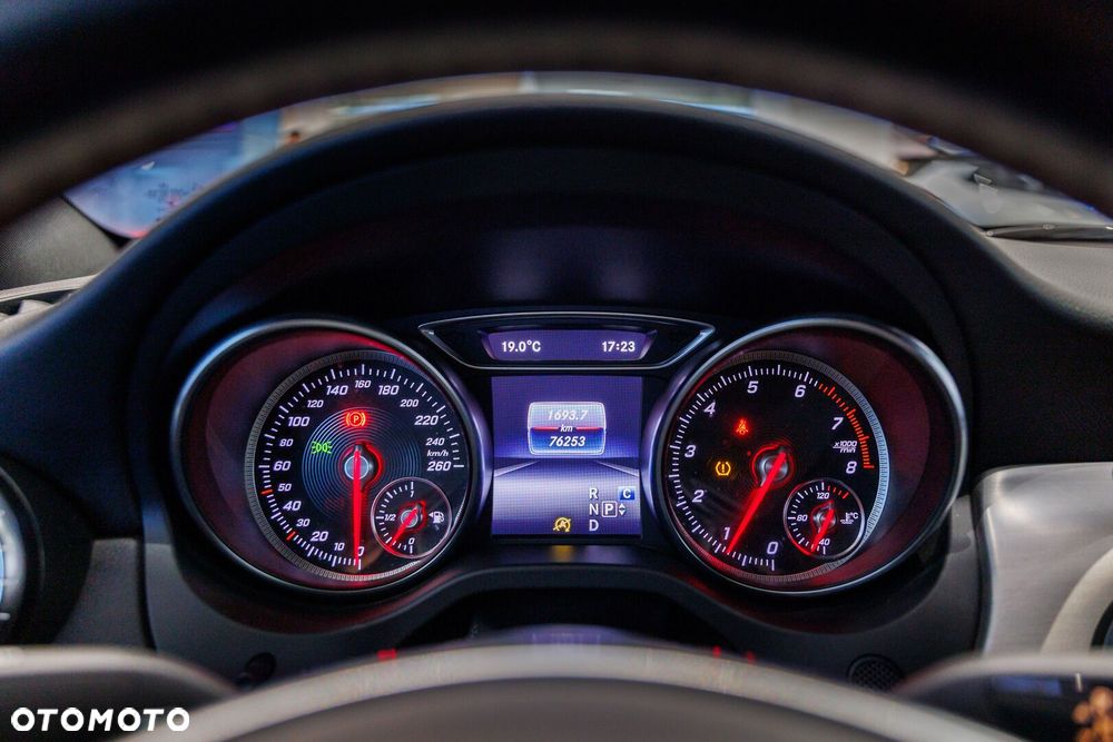 Mercedes-Benz CLA - 10