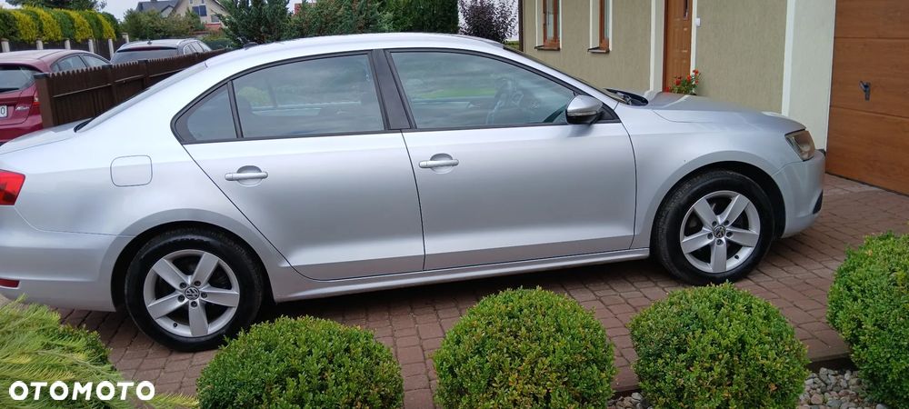 Volkswagen Jetta 1.6 TDI Comfortline - 4