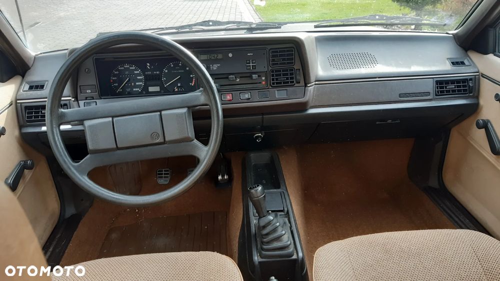 Volkswagen Passat 1.8 GL - 18