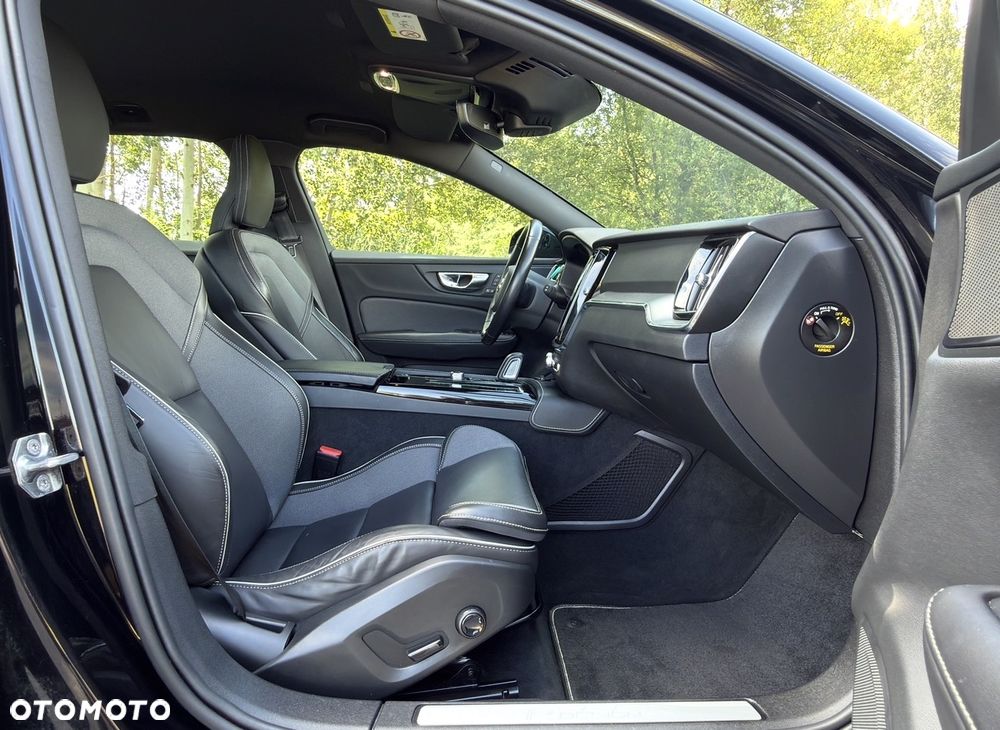 Volvo V60 T8 AWD Twin Engine Geartronic R-Design - 35