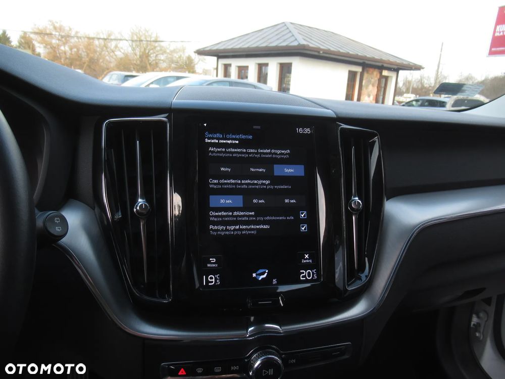 Volvo XC 60 T4 Momentum Pro - 26