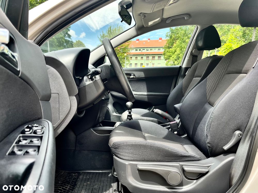 Hyundai i30 1.4 Team 08 - 20