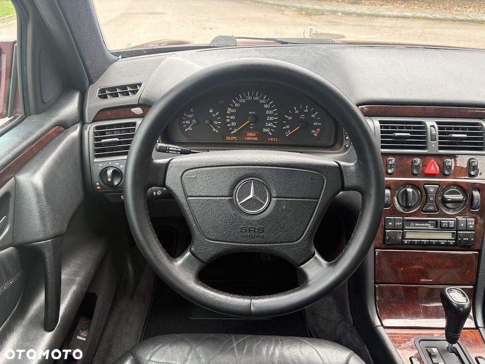 Mercedes-Benz Klasa E - 16