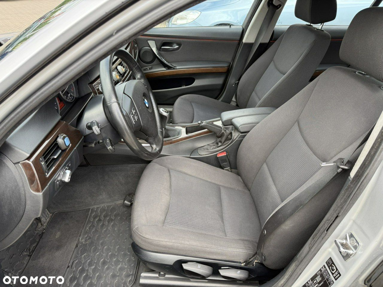 BMW Seria 3 318i Touring - 18