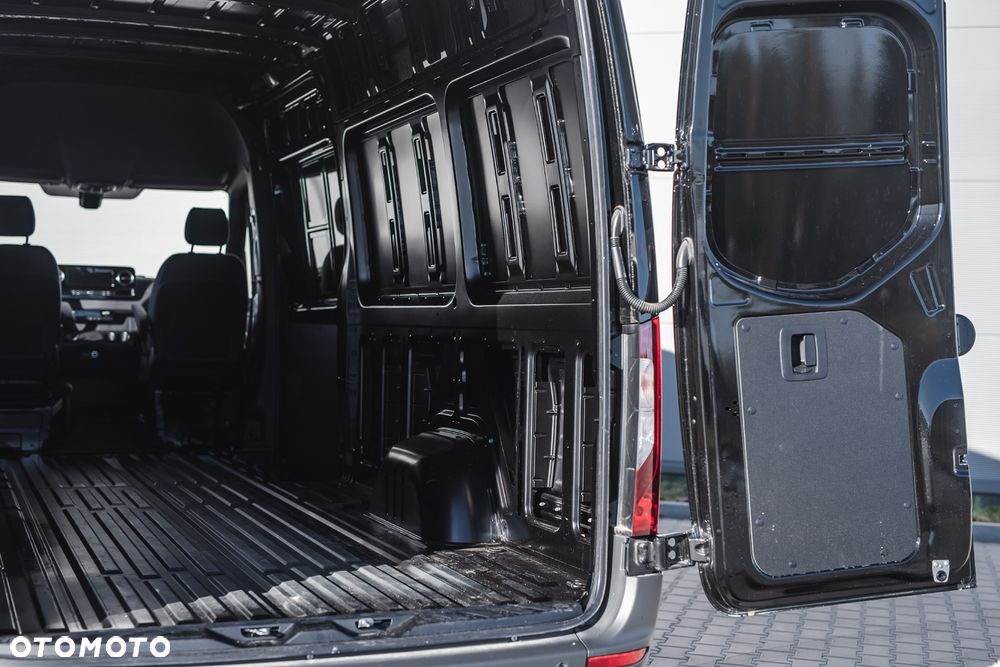 Mercedes-Benz Sprinter - 24