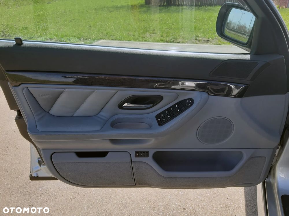 BMW Seria 7 740i - 24