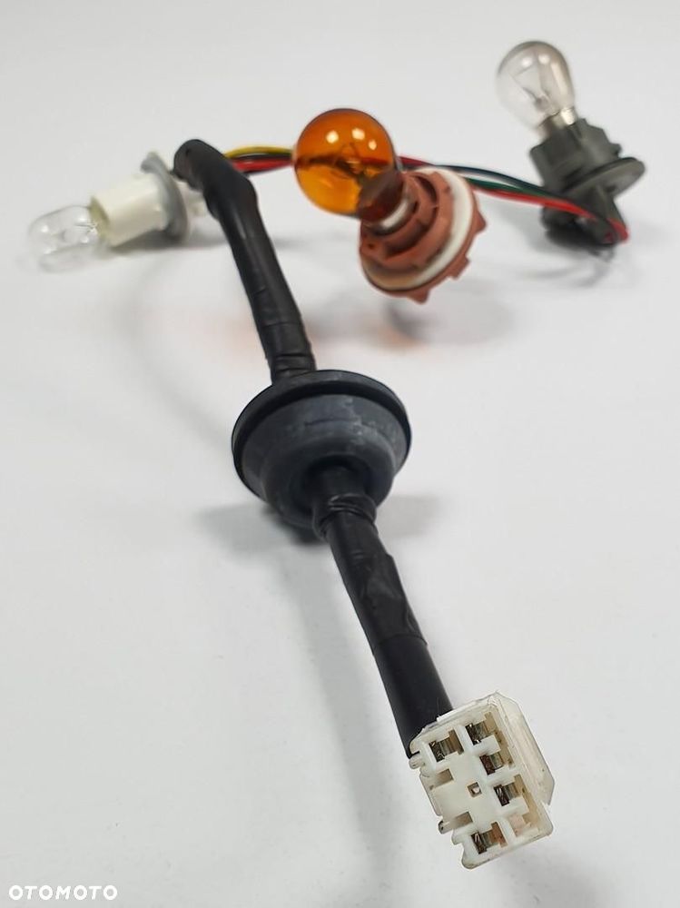 WIĄZKA INSTALACJA LAMPY PRAWY TYŁ HYUNDAI i10 II - 2