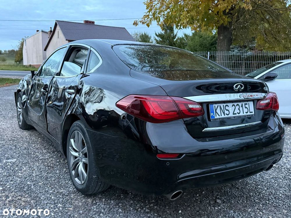 Infiniti Q70 2.2d - 9