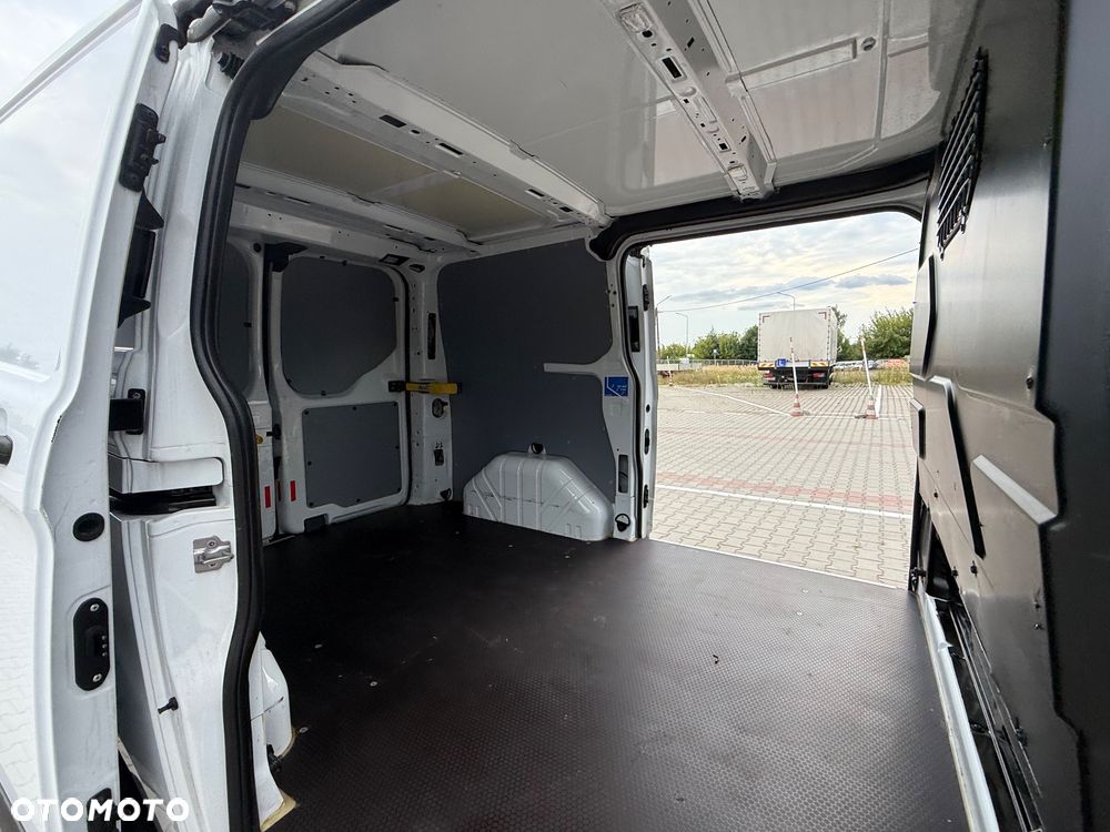 Ford CUSTOM - 9