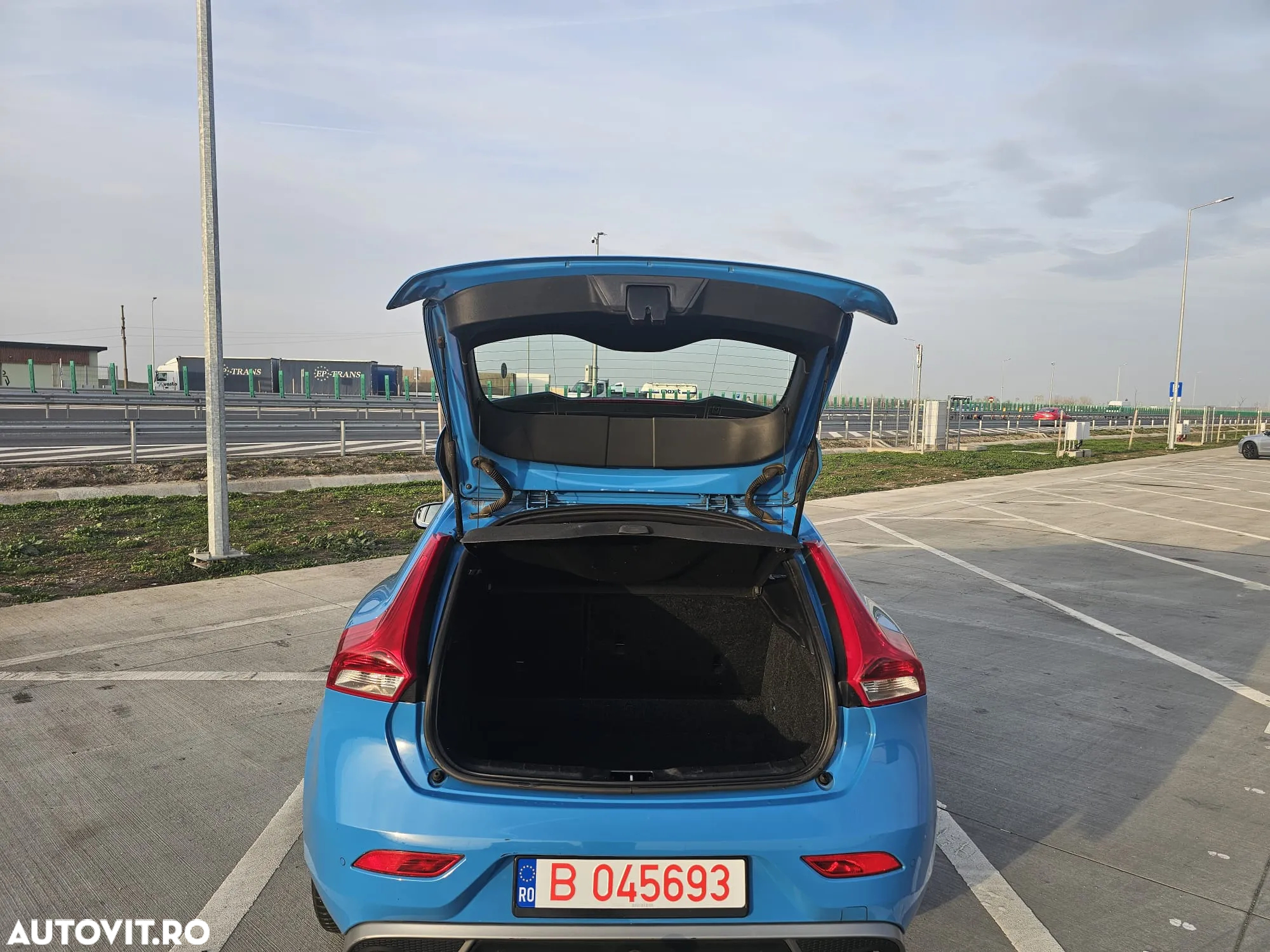 Volvo V40 D4 VEA R-Design - 16
