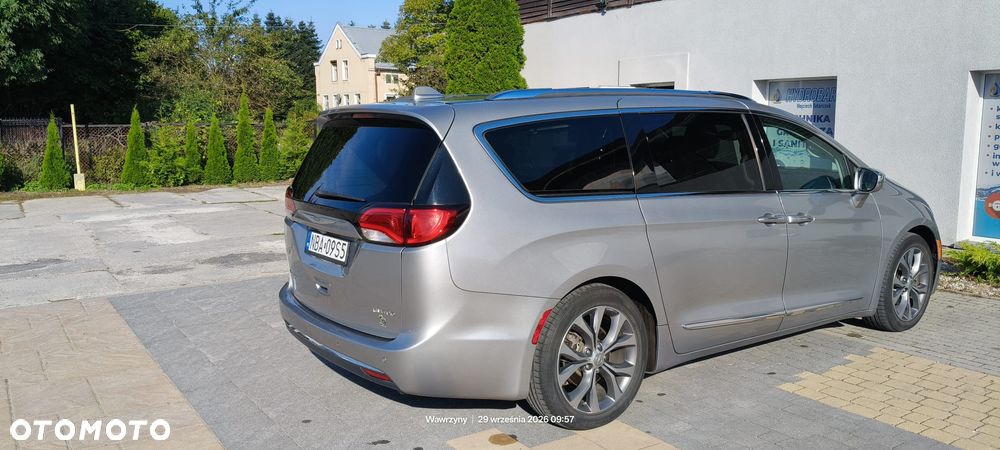 Chrysler Pacifica 2017 photo 3
