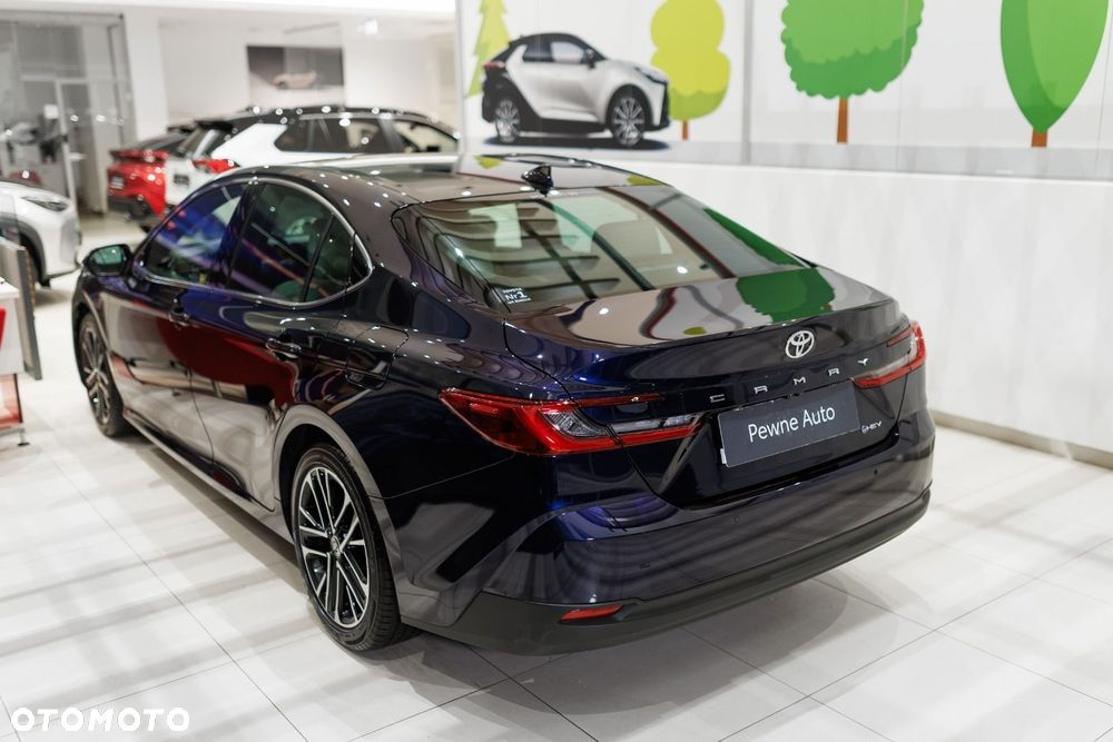 Toyota Camry - 4