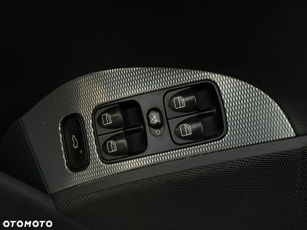 Mercedes-Benz CLK - 23