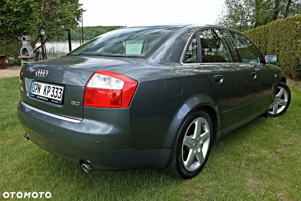 Audi A4 Limousine - 13