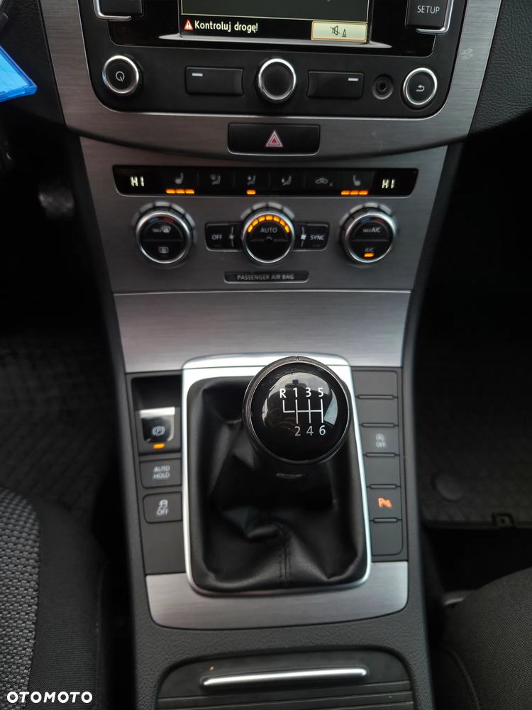 Volkswagen Passat Variant 2.0 Blue TDI SCR Comfortline - 25