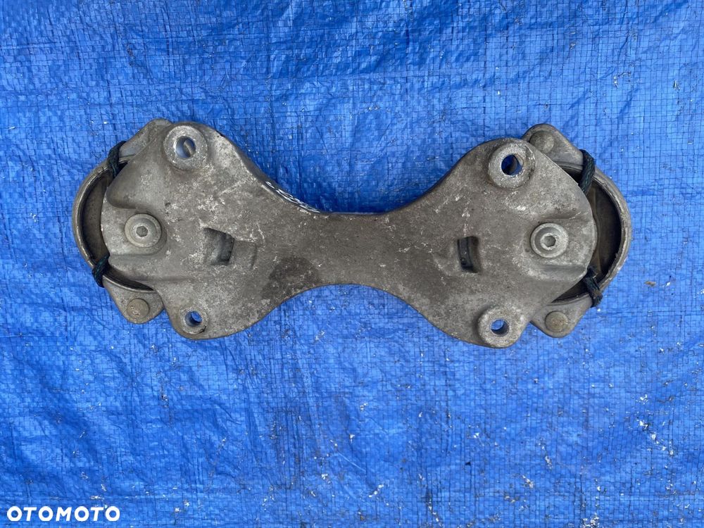 MERCEDES-BENZ E 63AMG 4MATIC A2132400300 PODUSZKA SKRZYNI 4x4 - 4