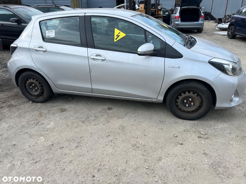 Toyota Yaris Hybrid 100 Premium - 3