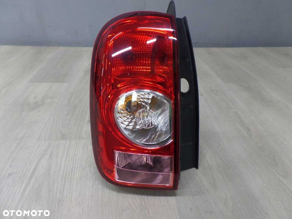 DACIA DUSTER 09-18 LAMPA TYL LEWA UK - 1
