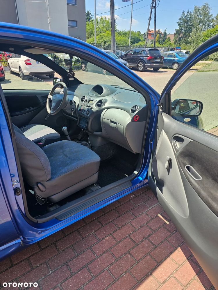 Toyota Yaris 1.0 Luna - 11