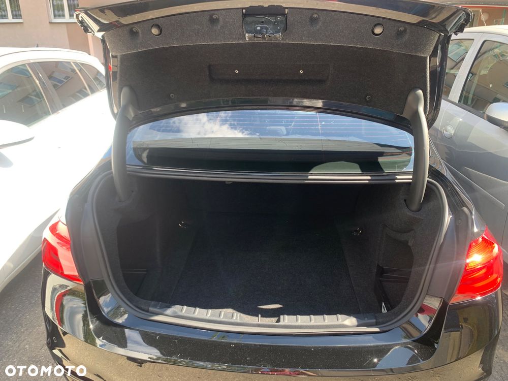 BMW Seria 3 320i Edition M Sport Shadow - 13