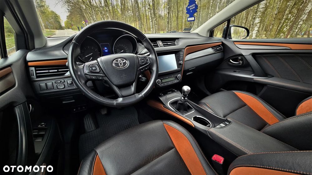 Toyota Avensis 1.8 Premium - 21