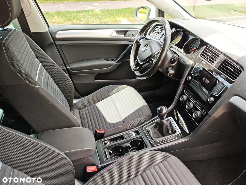 Volkswagen Golf 1.6 TDI BlueMotion Technology Cup - 24