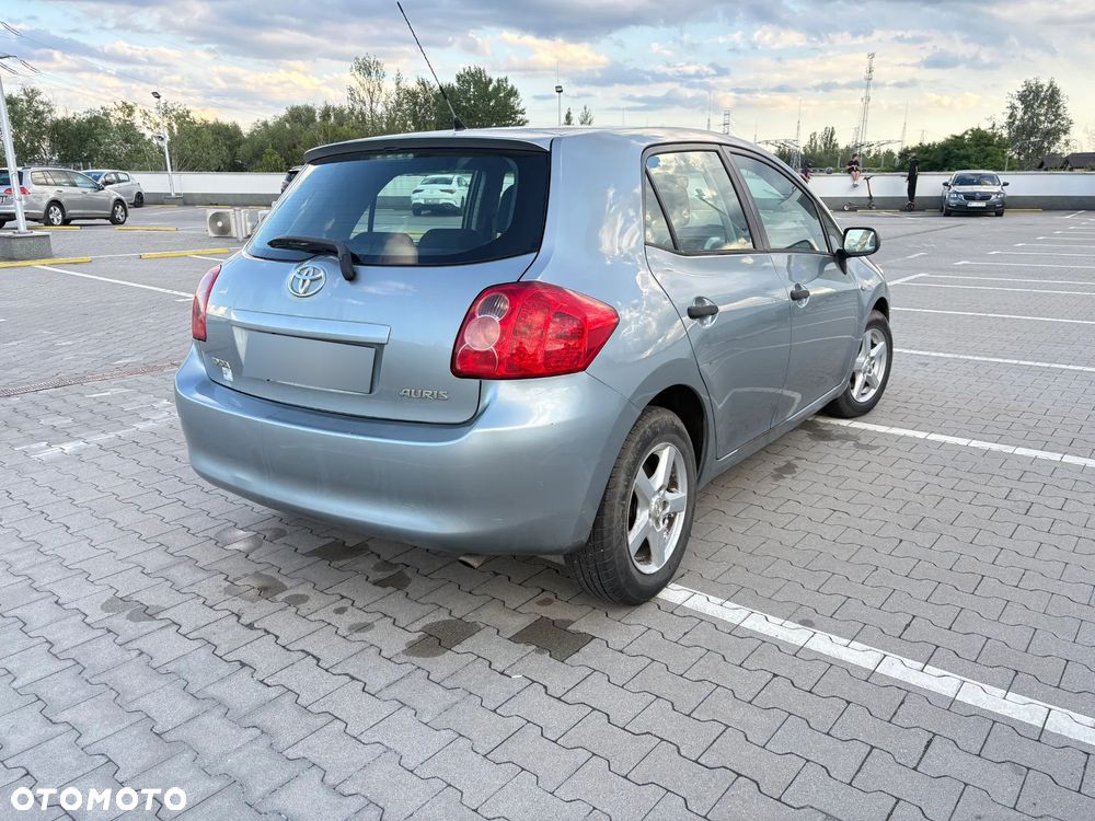 Toyota Auris 1.33 VVT-i Terra - 3