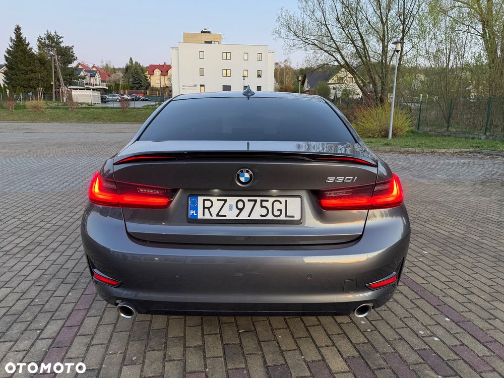 BMW Seria 3 330i - 14