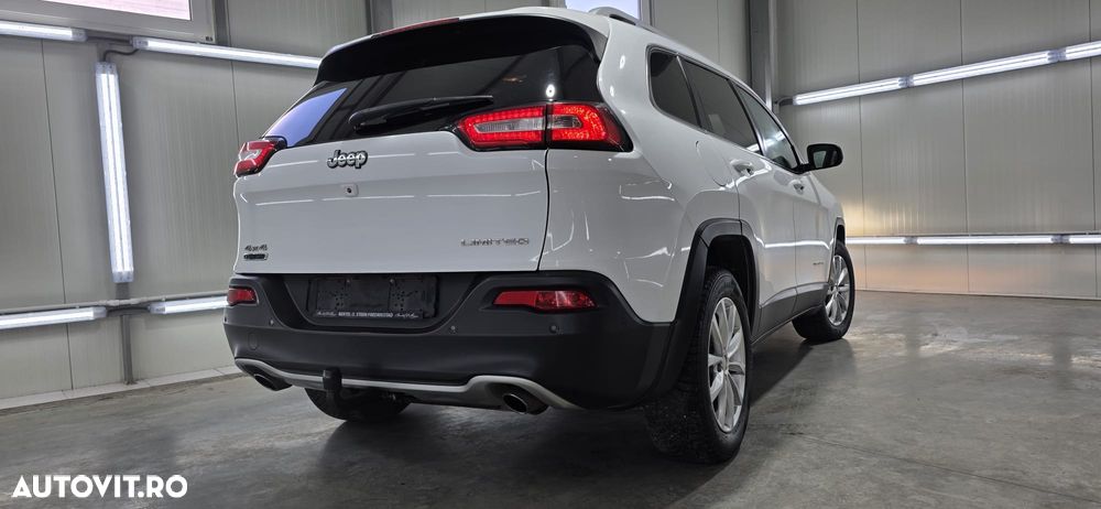 Jeep Cherokee - 10