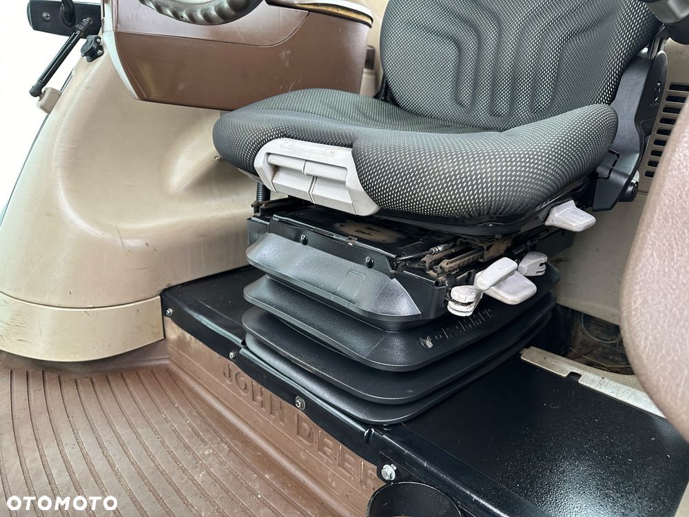 John Deere 6920s - 31