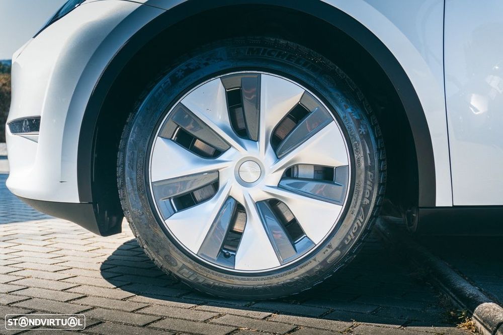 Tesla Model Y - 13