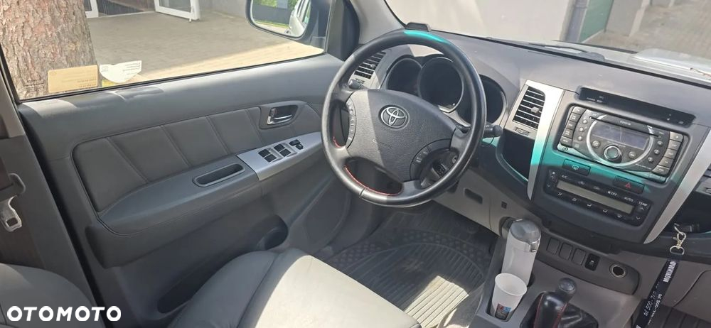 Toyota Hilux - 11