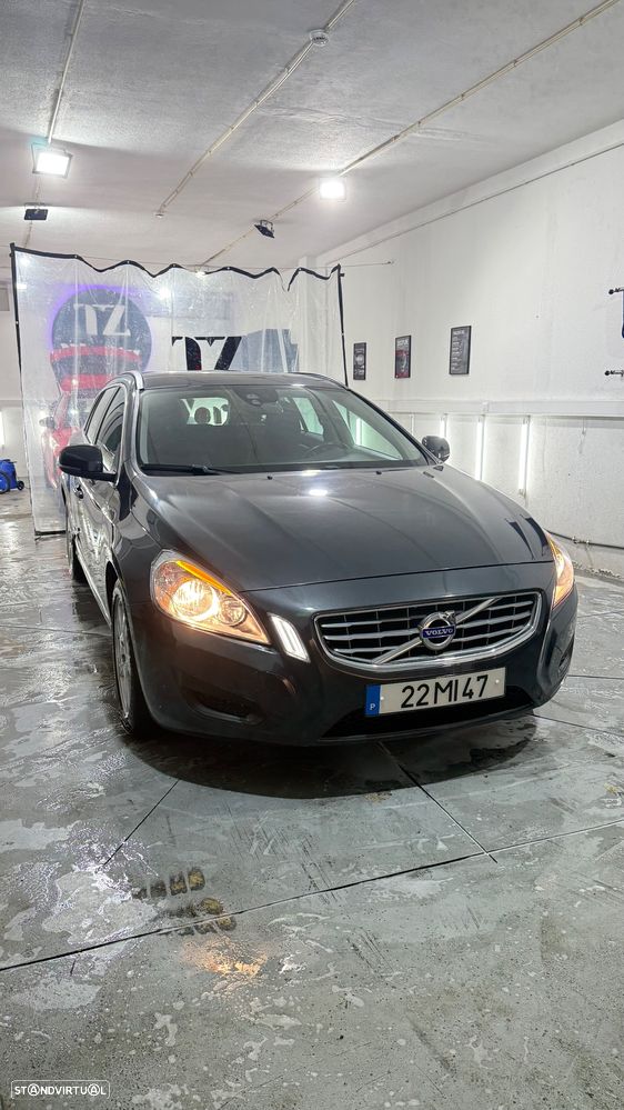 Volvo V60 2.0 D3 Kinetic Start/Stop - 2